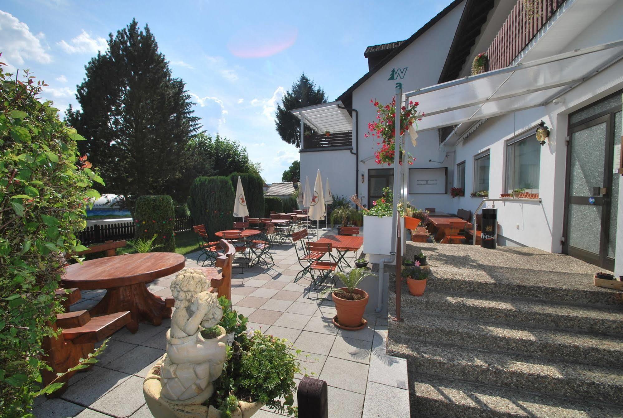 Hotel Gasthof Am Waldeck Oberthulba Exterior photo